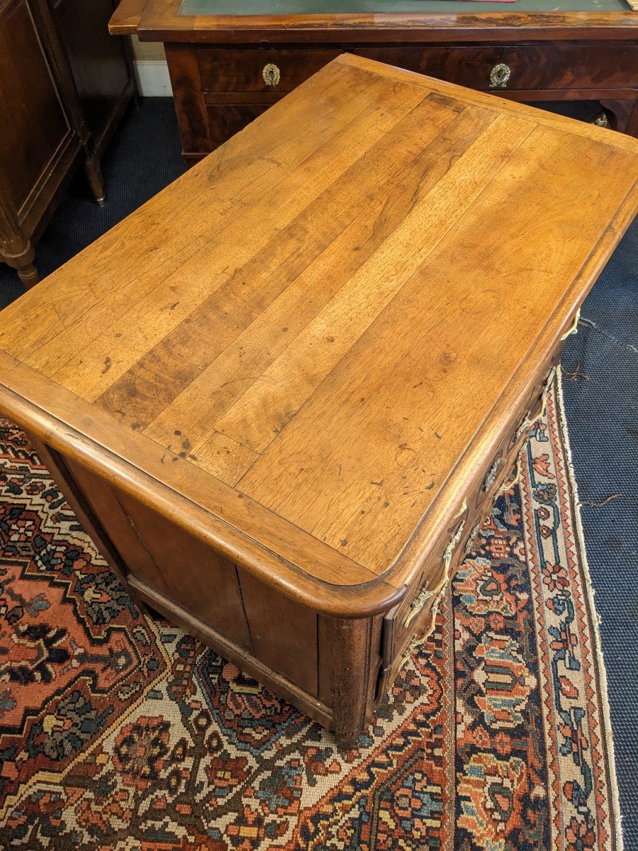 Petite Commode d'époque Louis XIV En Noyer d'Ile De France .-photo-3