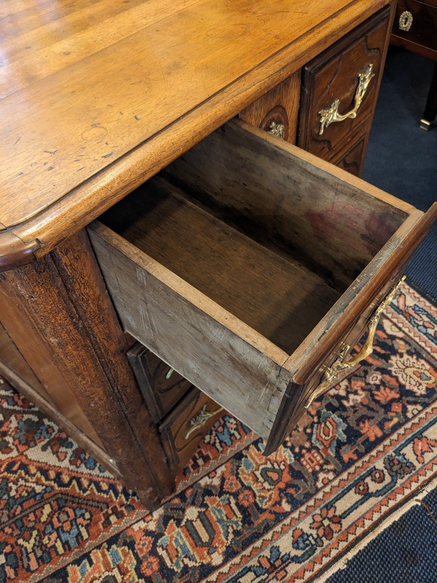 Petite Commode d'époque Louis XIV En Noyer d'Ile De France .-photo-3