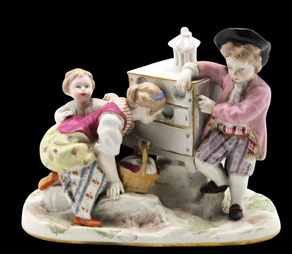 The Optical Box Showman Saxony Porcelain 19th Century