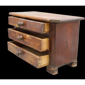 Doll's Chest Of Drawers 1880 - 1920 