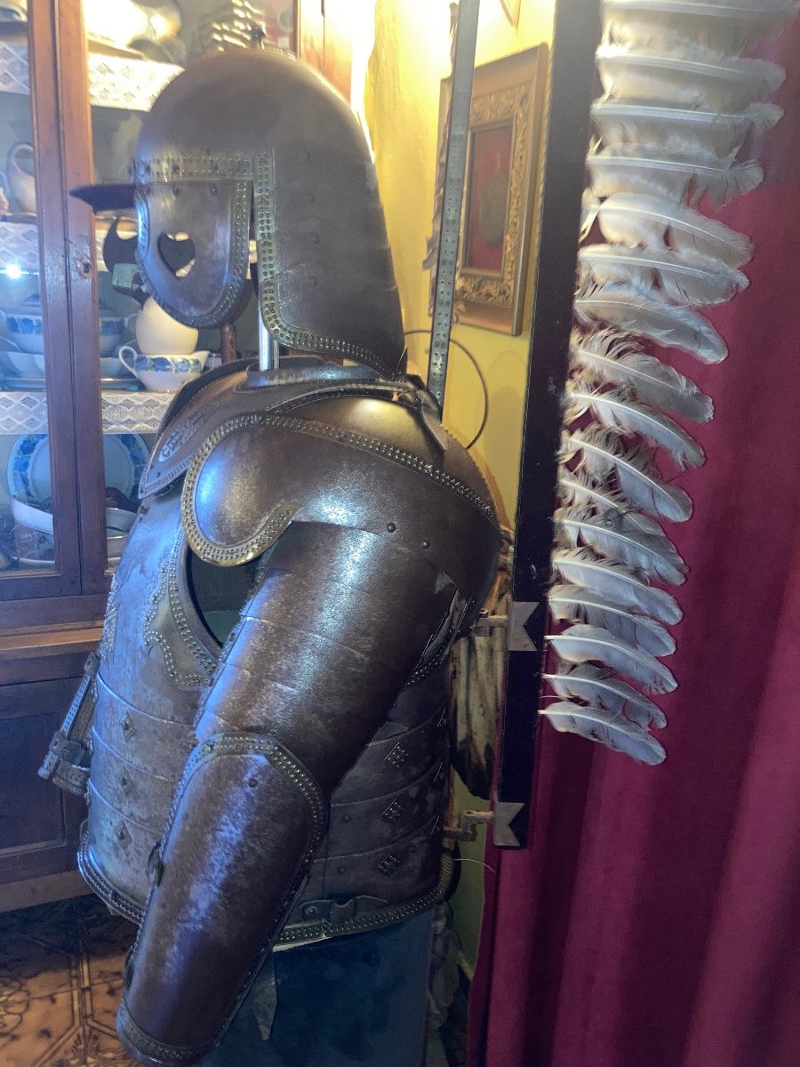 A Victorian Polish Winged Hussar Suit Armor -photo-2