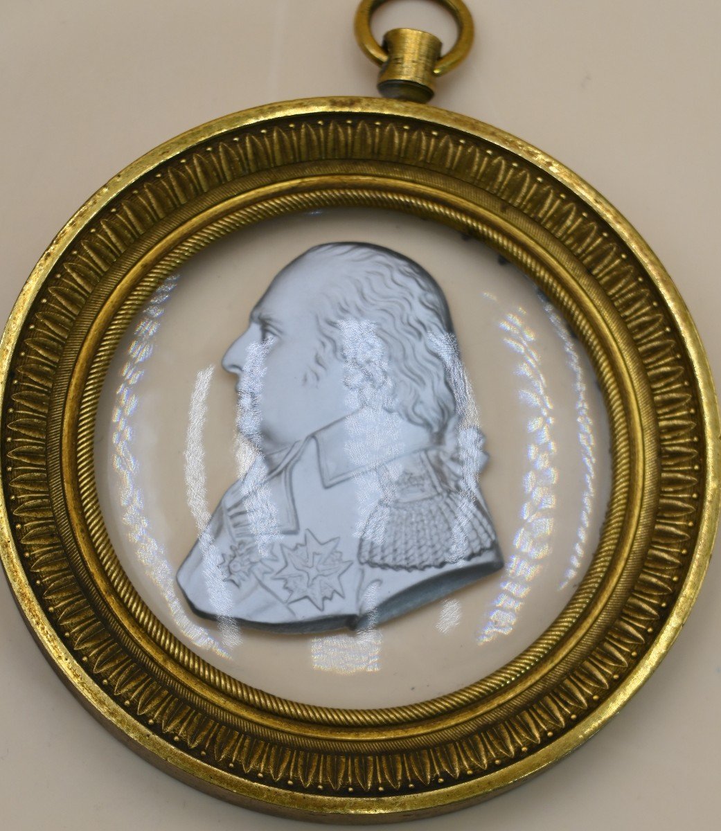 Medallion Of The King Of France Louis XVIII, In Sèvres Biscuit