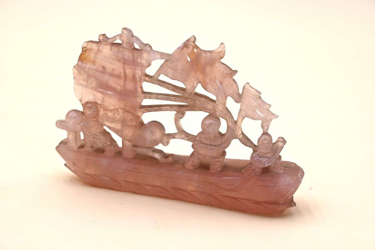 Sculpture en forme de jonque, quartz rose, Chine, XIXe-XXe S. 