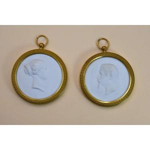 Paire De Médaillons En Biscuit De Sèvres, Représentantnapoléon III Et d'Eugénie