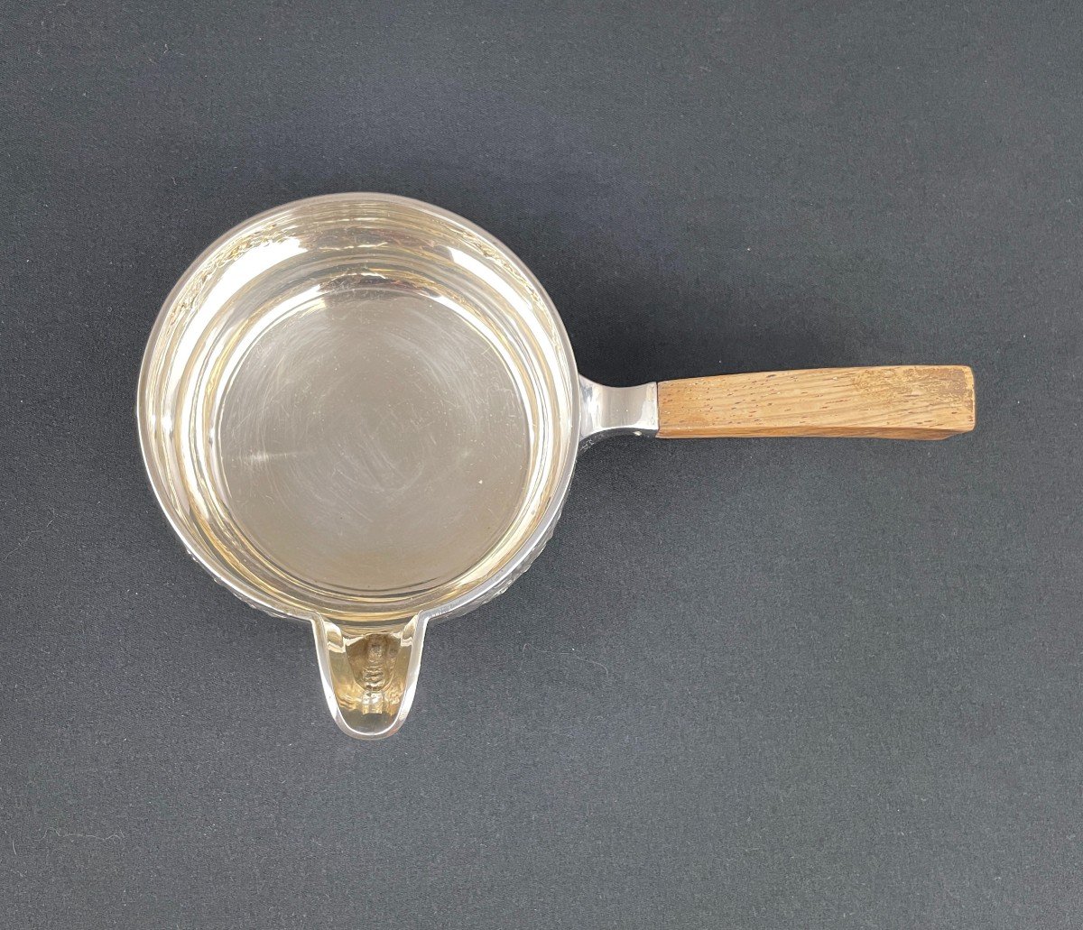 Saucepan With Rocailles Decor In Sterling Silver And Wooden Handle-photo-3