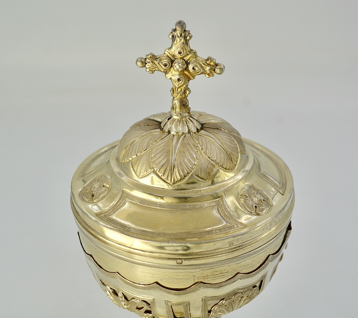 Silver Gilt Ciborium, France Circa 1940, By Favier Frères Orfèvres -photo-4