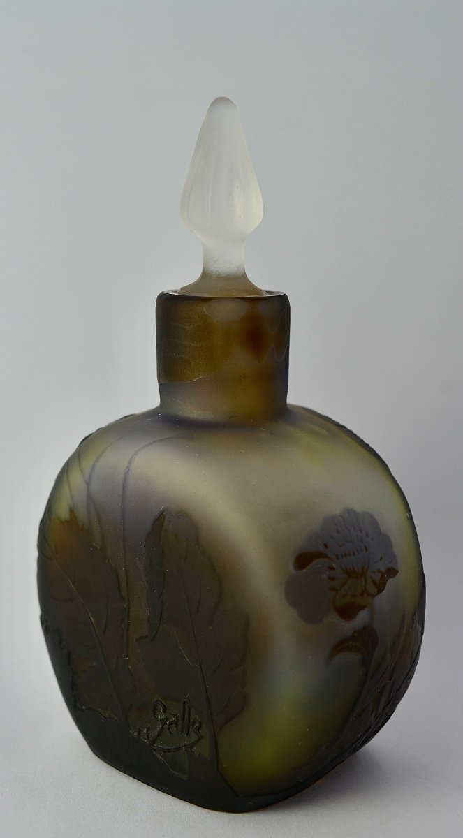 Emile Gaillé. Multilayer Glass Perfume Bottle Circa 1900-photo-3