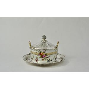 Beurrier En Porcelaine Et Son Présentoir En Argent, France Vers 1900