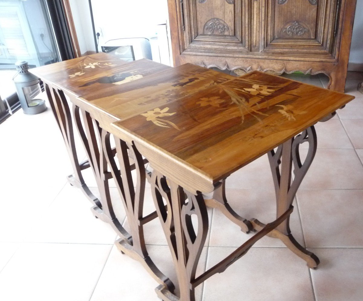 Emile Gallé: Series Of Nesting Tables In Marquetry, Circa 1900.-photo-3