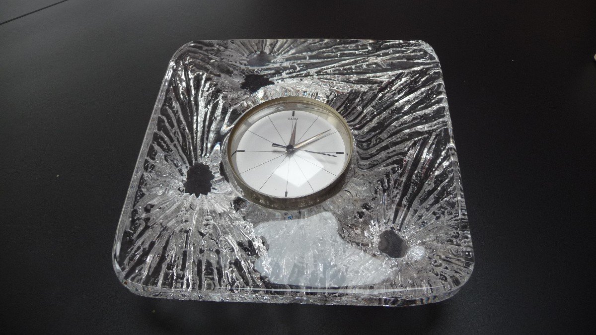 Daum: Beautiful 1970s Daum Crystal Table Clock, With Electromechanical Pendulum 