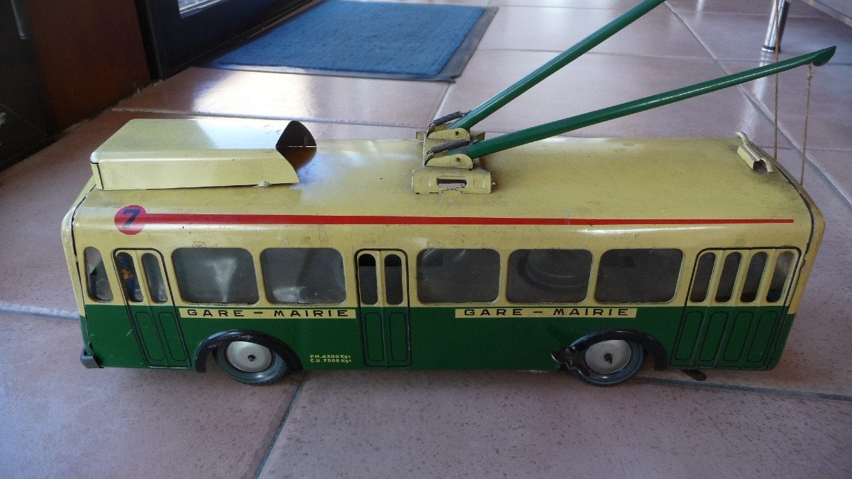 Trolley Bus (joustra) In Sheet Metal From The 50s. Mechanical Motor With Key, Battery-powered Headlights, Supplied.