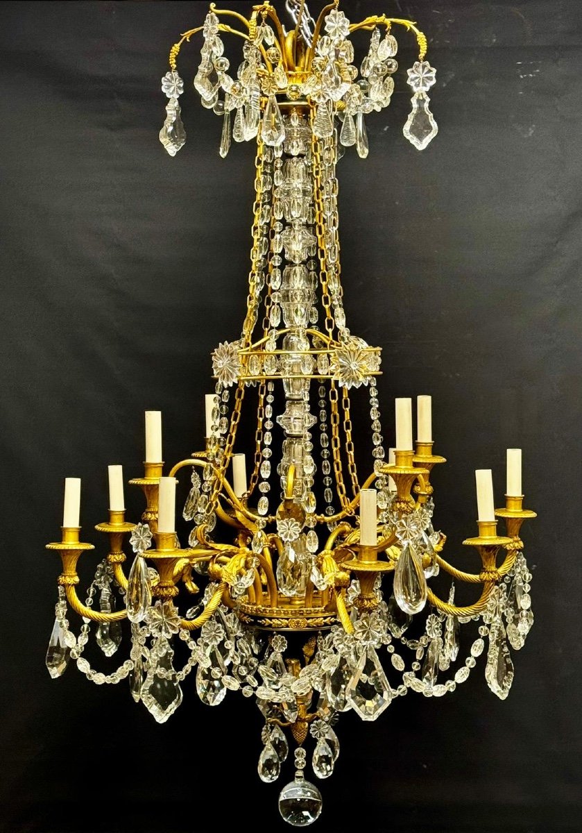 Lustre De Style Louis XVI Modèle Marié Antoinette 12 Lumières   19 Eme Siècle Bronze Doré 