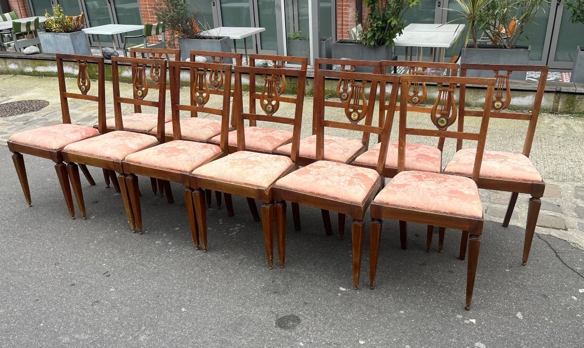 Série De 12 Chaises En Noyer, Début XIXe Siècle, Italie, Style Néoclassique