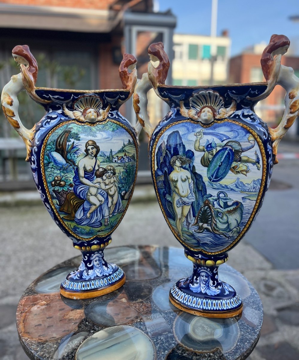 Paire De Vases En Faïence Italienne, Fin XIXe - Début XXe Siècle