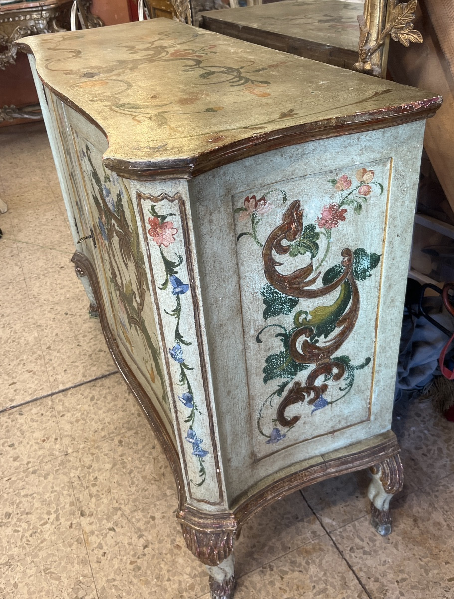 Italian Painted Sideboard With 2 Curved Front Doors, Late 19th Century -photo-2