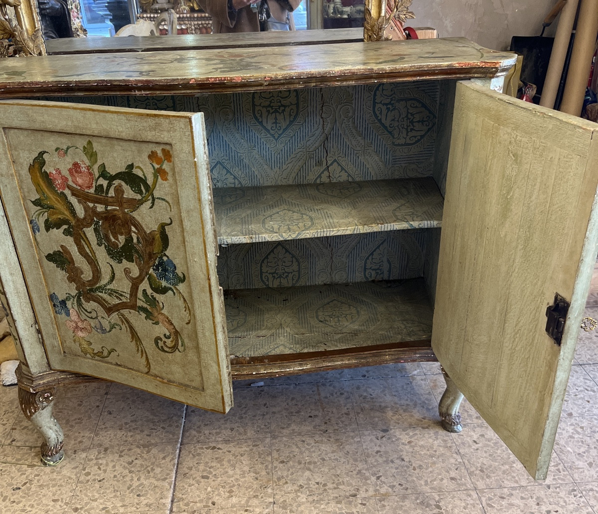 Italian Painted Sideboard With 2 Curved Front Doors, Late 19th Century -photo-4