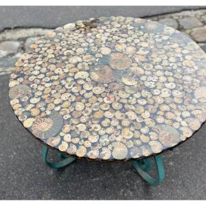 Table Basse Avec Plateau En Ammonites Fossilisées Et Base En Fer Forgé, XXe Siècle 