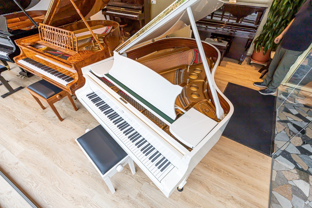 Steinway & Sons Modèle O-180 Piano De Salon – Blanc Poli (1993)