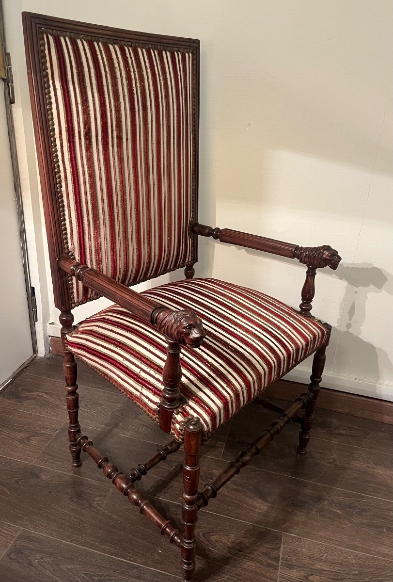 18th Century Armchair With Lion Heads