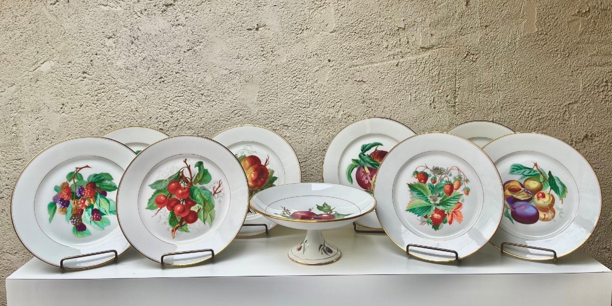 SÈVRES, ENSEMBLE DE 8 ASSIETTES ET D'UN COMPOTIER