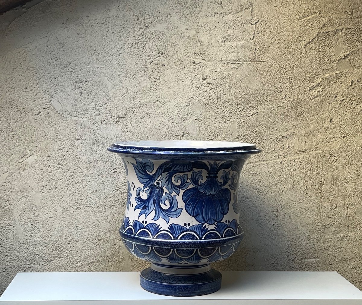 GRAND CACHE POT EN FAIENCE DE NEVERS 