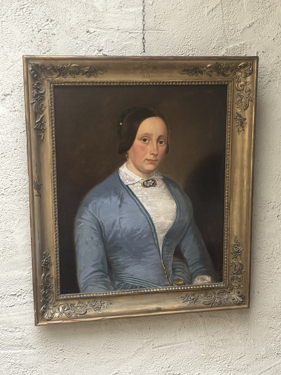 ECOLE FRANCAISE DU XIXe SIECLE - PORTRAIT DE JEUNE FEMME A LA ROBE BLEUE