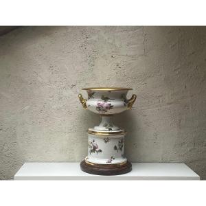 GRAND VASE MEDICIS EN PORCELAINE A DECOR DE FLEURS