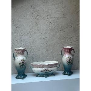 GARNITURE DE CHEMINEE EN FAIENCE POLYCHROME A DECOR DE VIOLETTES, FIVES - LILLE