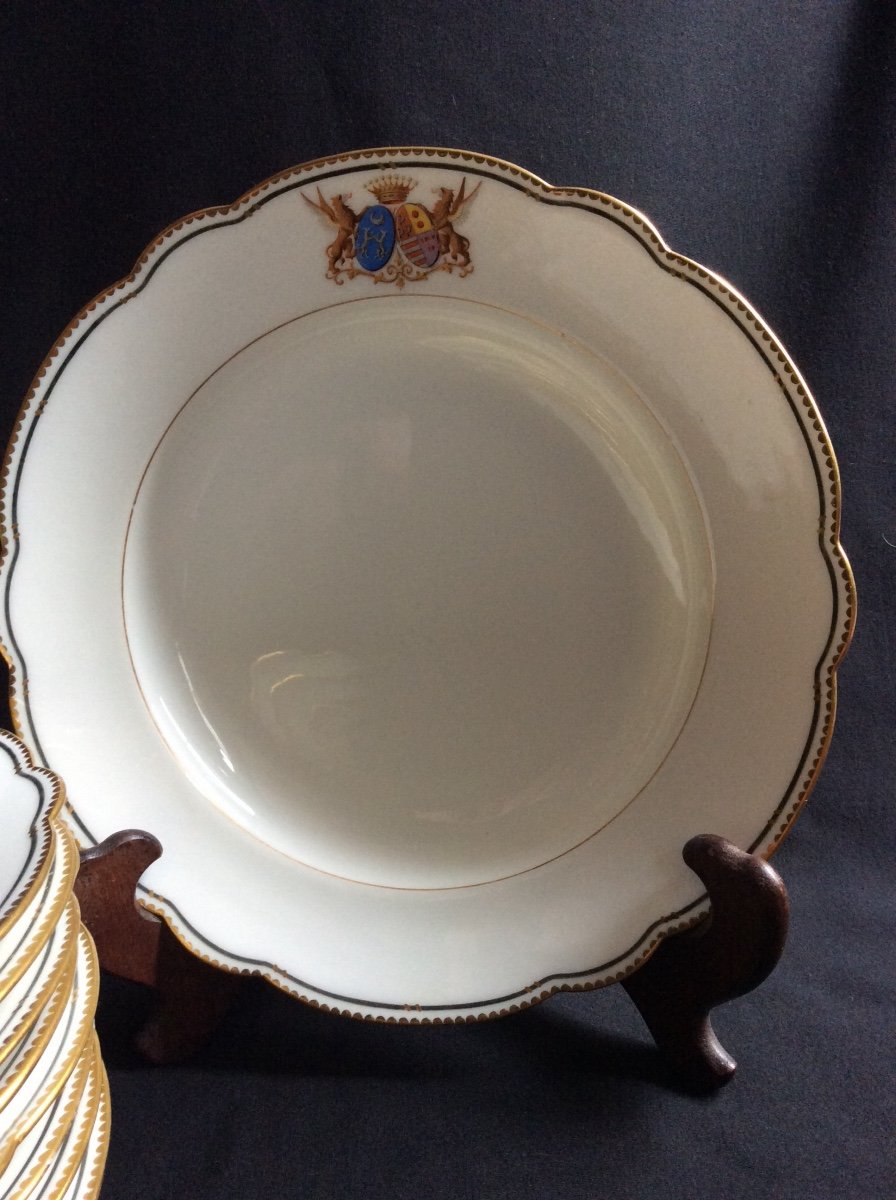 10 Assiettes Creuses En Porcelaine Blason Et Couronne XIXème Siècle -photo-1