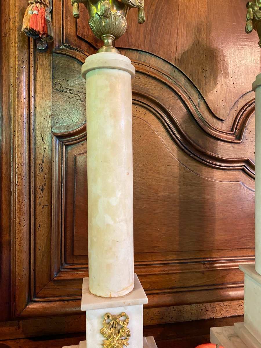 Pair Of Large Marble Columns Topped With Gilt Bronze Fire Pots-photo-4