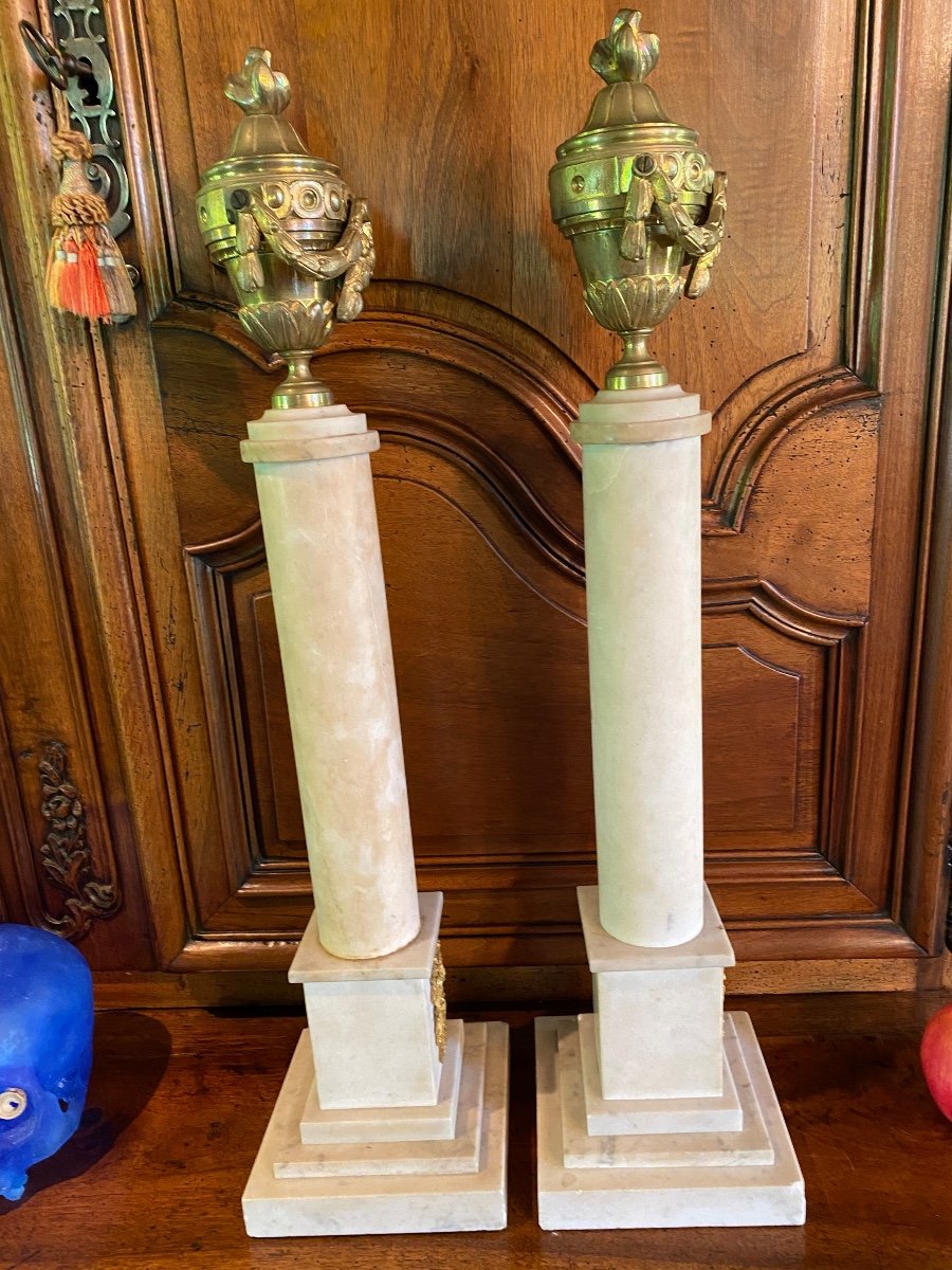 Pair Of Large Marble Columns Topped With Gilt Bronze Fire Pots-photo-5