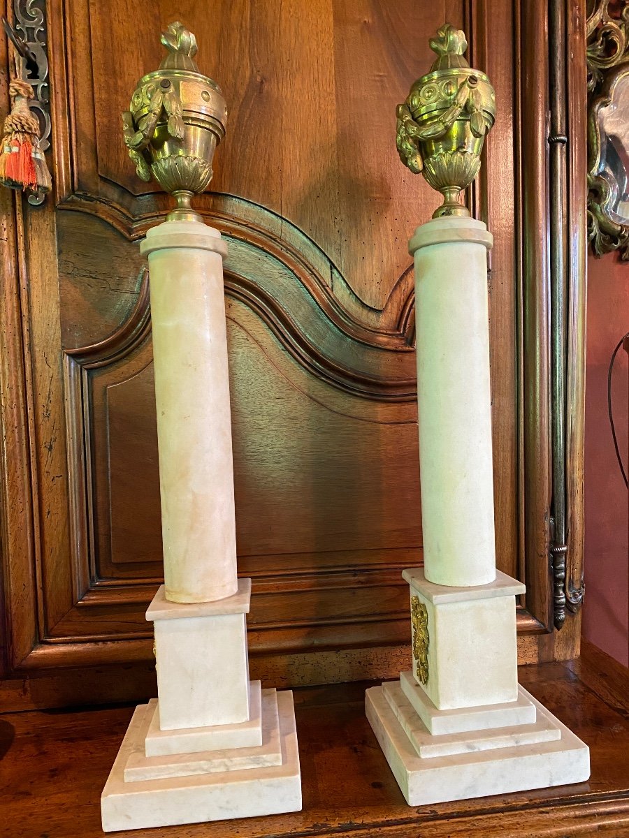 Pair Of Large Marble Columns Topped With Gilt Bronze Fire Pots-photo-6