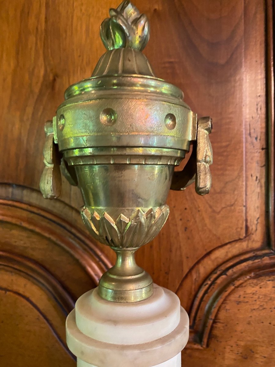 Pair Of Large Marble Columns Topped With Gilt Bronze Fire Pots-photo-7