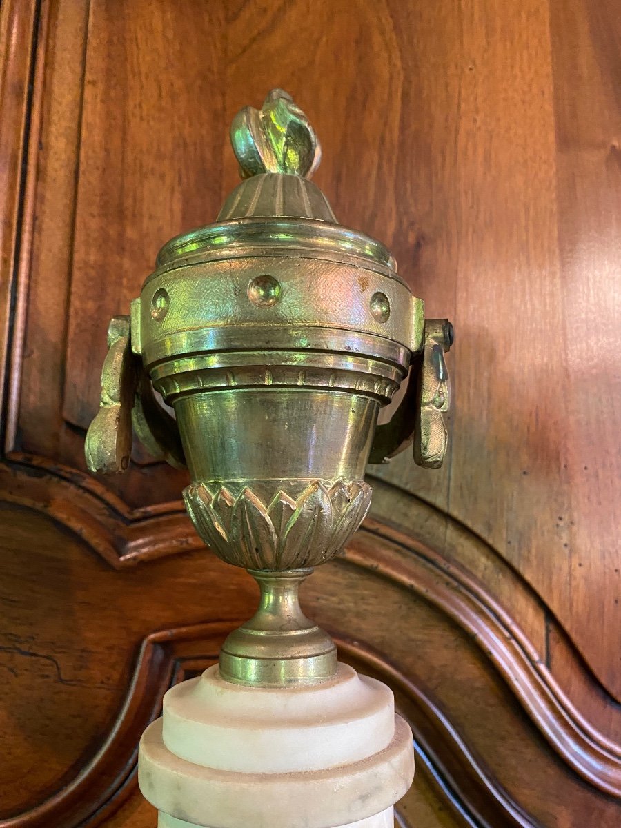 Pair Of Large Marble Columns Topped With Gilt Bronze Fire Pots-photo-8