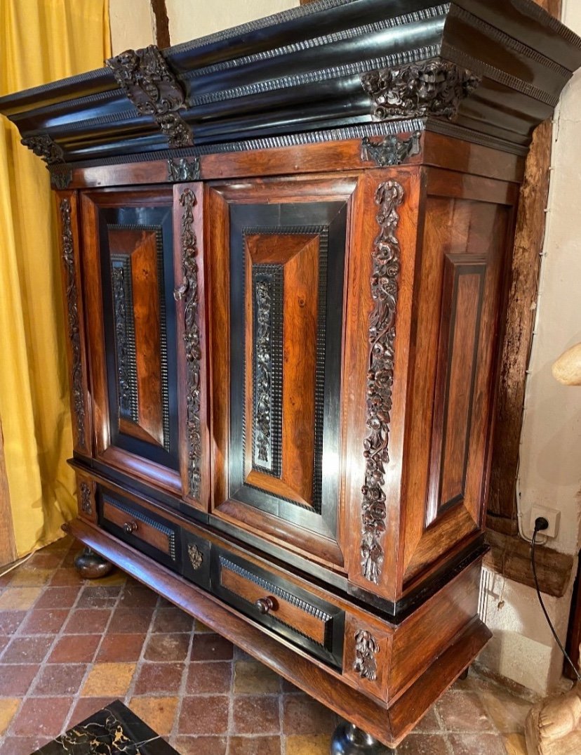 Belle Armoire De La Fin Du XVII Eme Siècle 