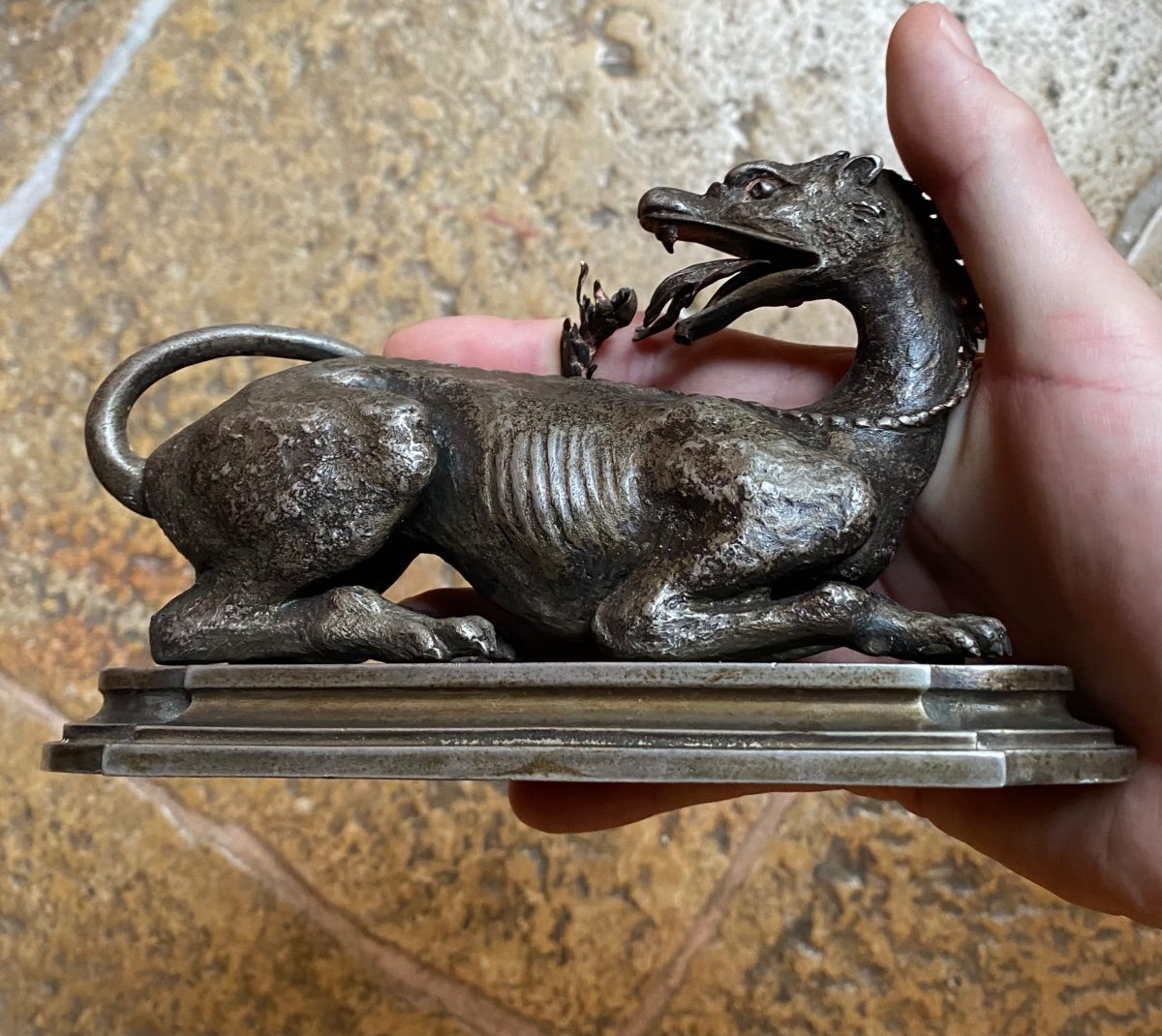 Rare Bronze Argenté D’une Salamandre Crachant Du Feu