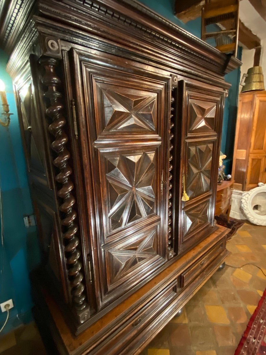 Spectaculaire Armoire à Caissons Et Pointes De Diamants En Noyer-photo-6