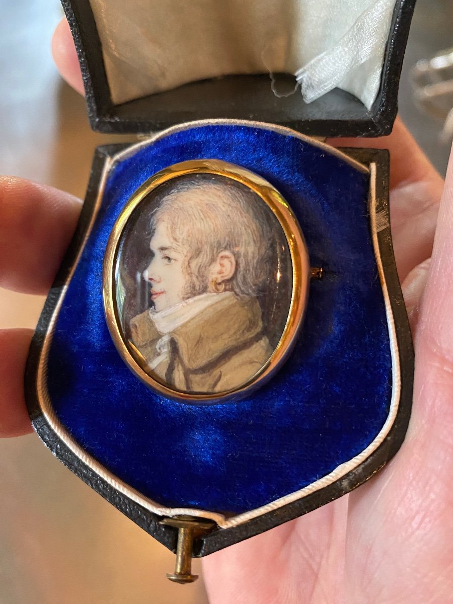 Superb Miniature From The 19th Century: Young Man With A Gold Ring Earring-photo-3