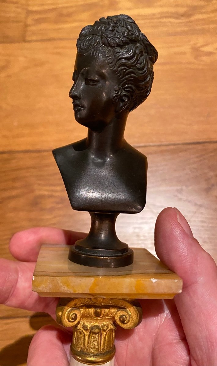 Small Bronze Of Diane De Poitiers In Bronze On An Onyx Column-photo-3