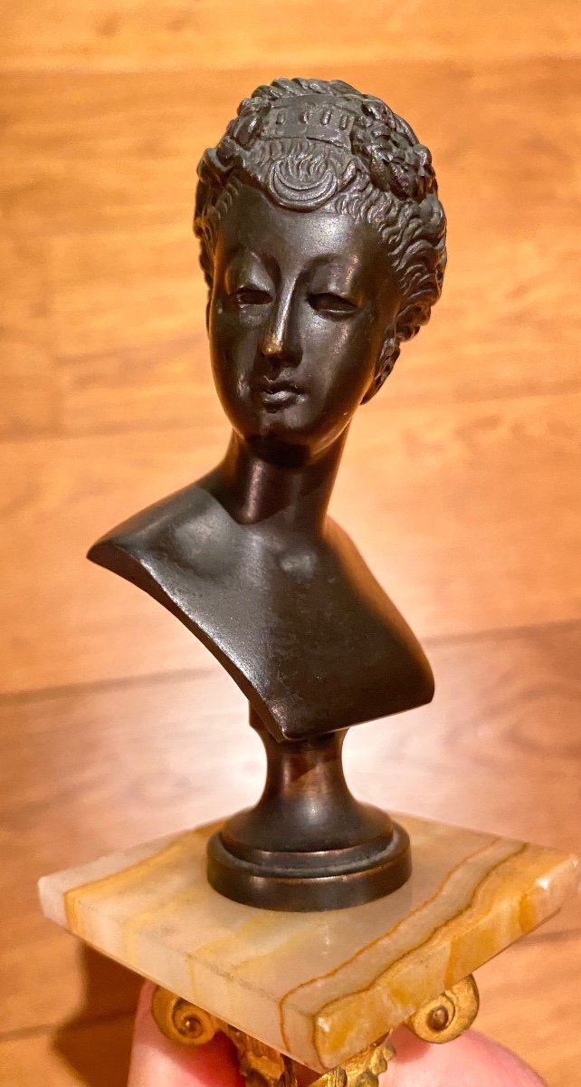 Small Bronze Of Diane De Poitiers In Bronze On An Onyx Column-photo-5