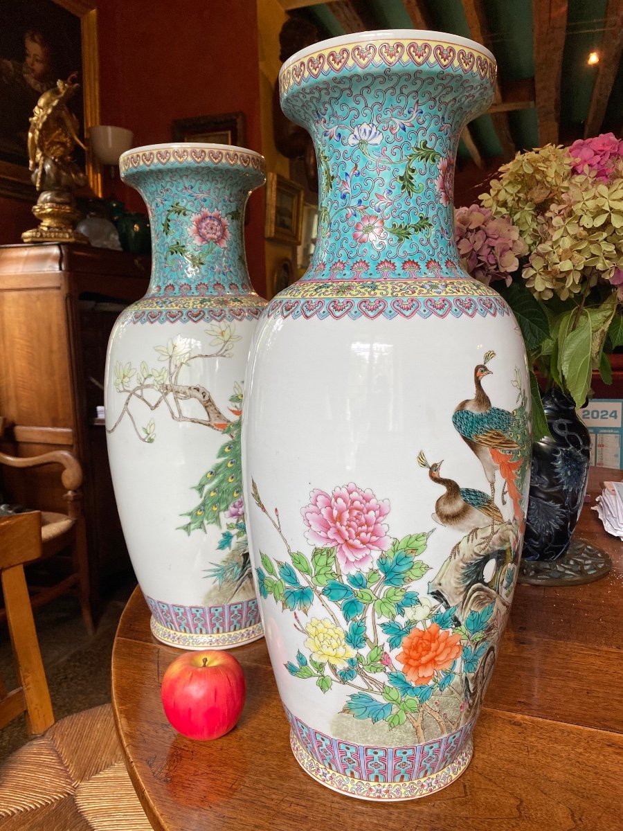 Large Pair Of Chinese Porcelain Vases, Famille Rose, 20th Century -photo-3