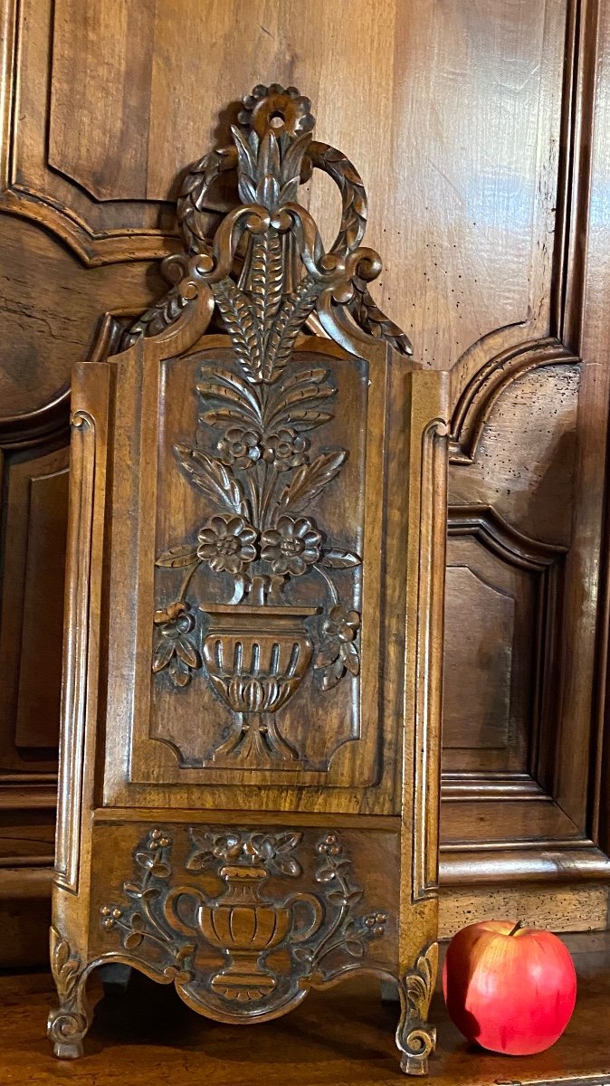 Important Provençal Fariniero In Very Carved Walnut End Of The 18th Century 