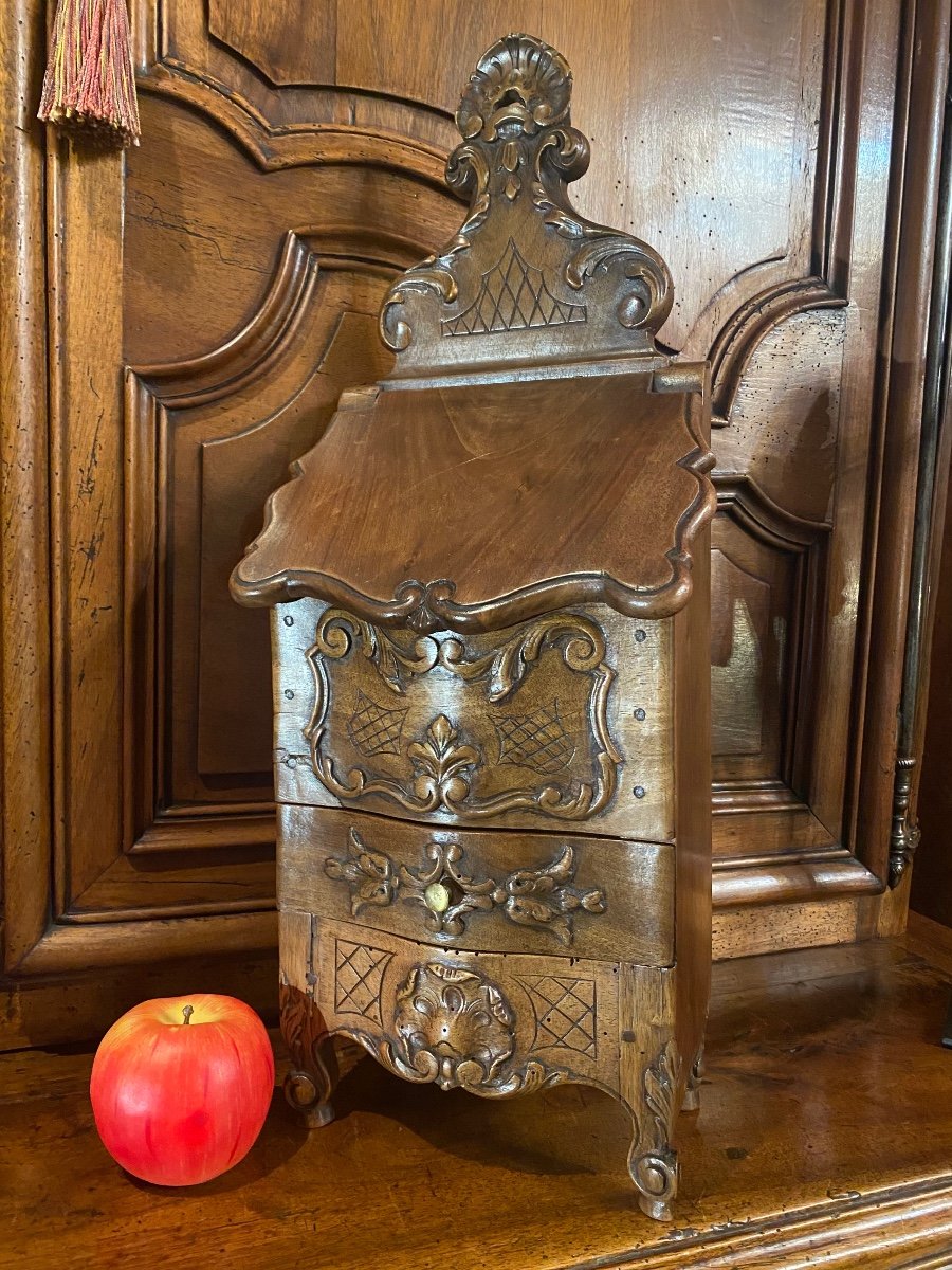 Superb Provençal Fariniero In Highly Carved Walnut Early 19th Century 