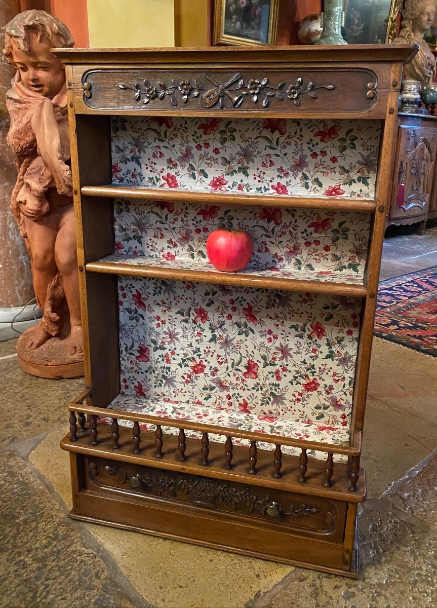 Estanier Provençal, Walnut Wall Shelf, Early 19th Century 