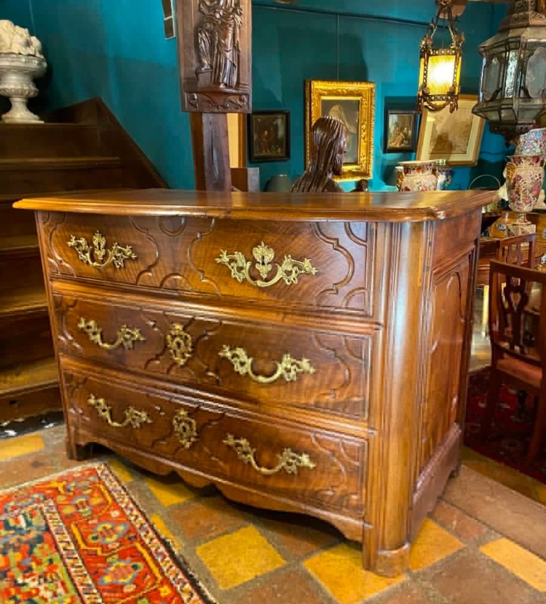 Beautiful Louis XIV Domed Walnut Commode, 18th Century-photo-2