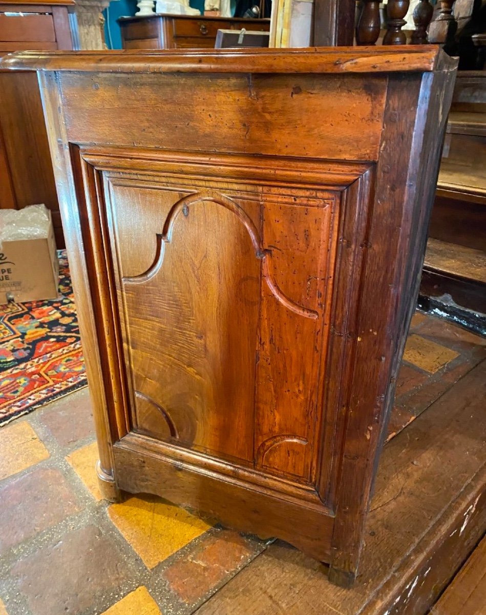 Beautiful Louis XIV Domed Walnut Commode, 18th Century-photo-2