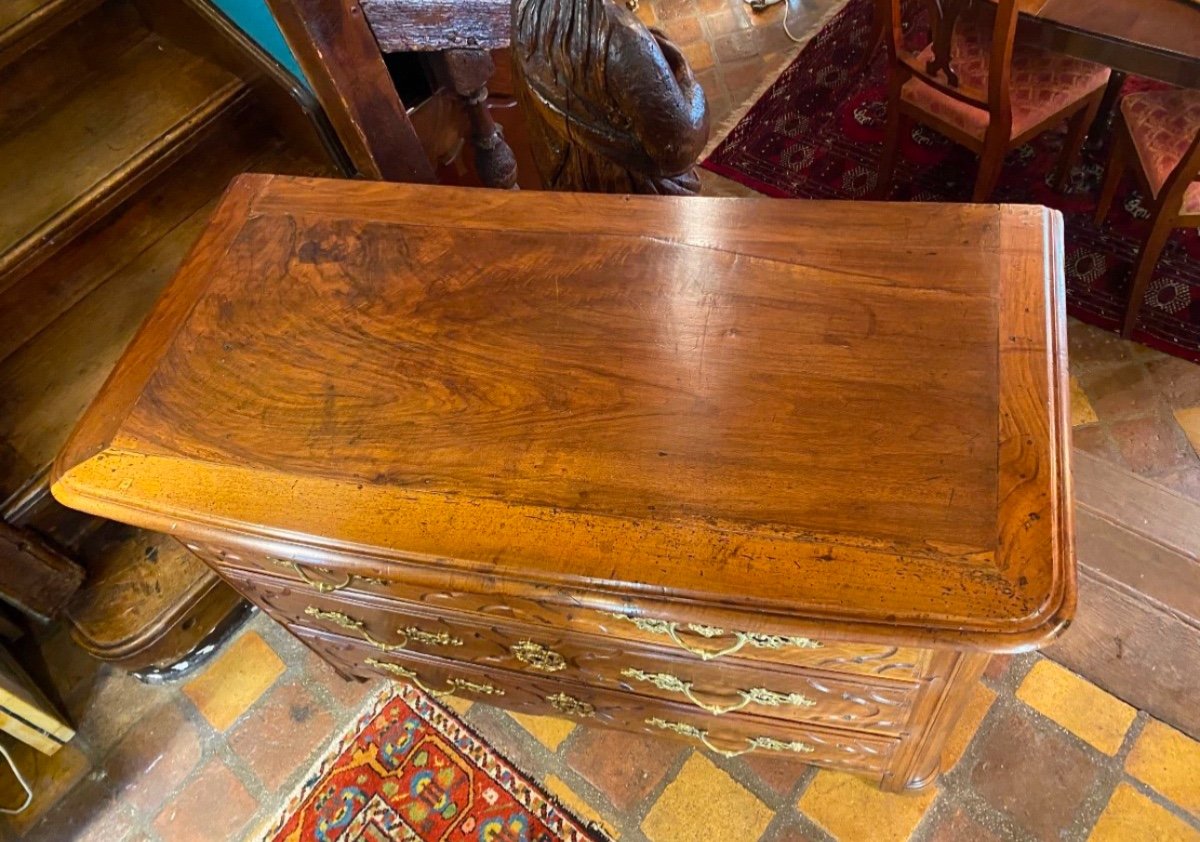 Beautiful Louis XIV Domed Walnut Commode, 18th Century-photo-4