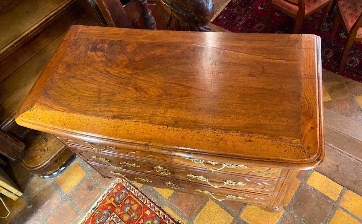 Beautiful Louis XIV Domed Walnut Commode, 18th Century-photo-7