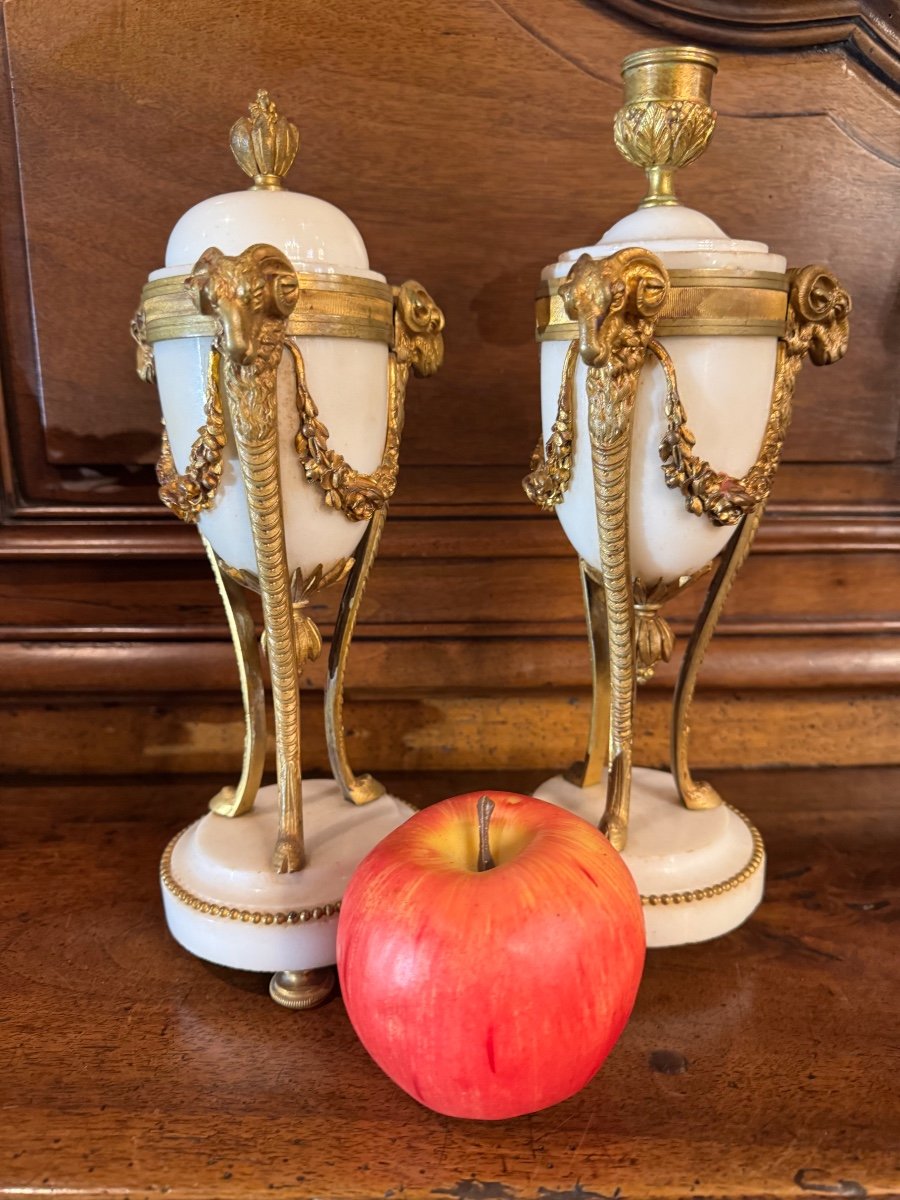 Candlesticks - Reversible Cassolettes In Louis XVI Style, In White Carrara Marble And Gilt Bronze-photo-2