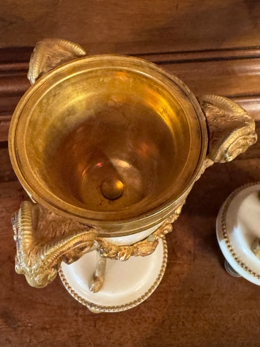 Candlesticks - Reversible Cassolettes In Louis XVI Style, In White Carrara Marble And Gilt Bronze-photo-3